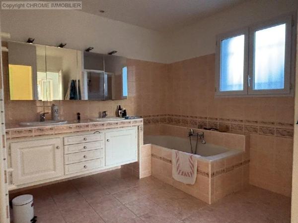 Vente                                                      Maison
                        
                     8 pièces                      202 m2                     à Marmande
