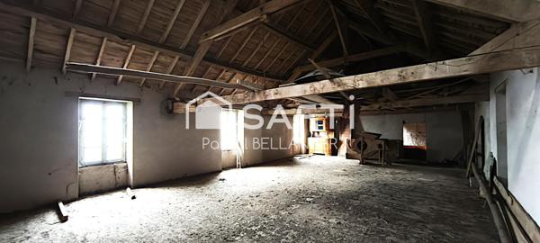 Cavaliers, Agriculteurs, Artisans du Vivant : Voici le domaine qui vous attend ! Oubliez la ville et venez écrire l'histoire d'une bâtisse de 1888, nichée sur près de 3 hectares (28 170 m²) avec un panorama d'exception sur les majestueux Volcans de la Chaîne des Puys.