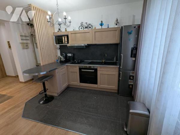 Bel appartement de type 4 entièrement rénové en résidence avec ascenseur proche du centre-ville