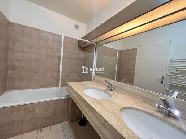 Location Appartement 4 pièces 98 m² - Paris 75003