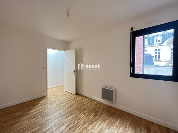 Location Appartement 4 pièces 98 m² - Paris 75003