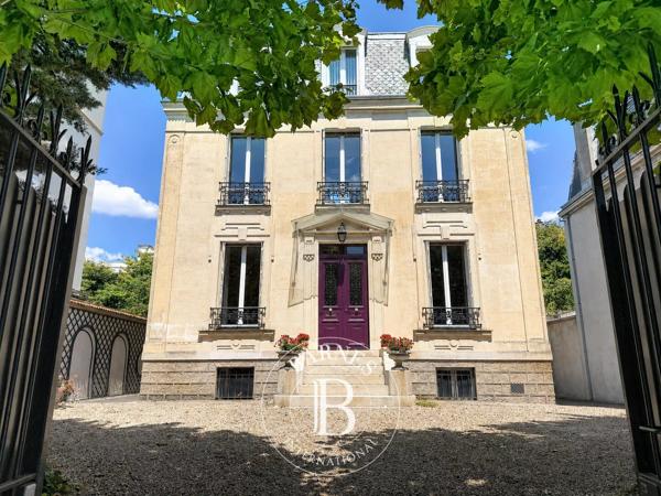 Fontenay-sous-Bois, Hôtel particulier 5 Chambres -  269 m² à vendre