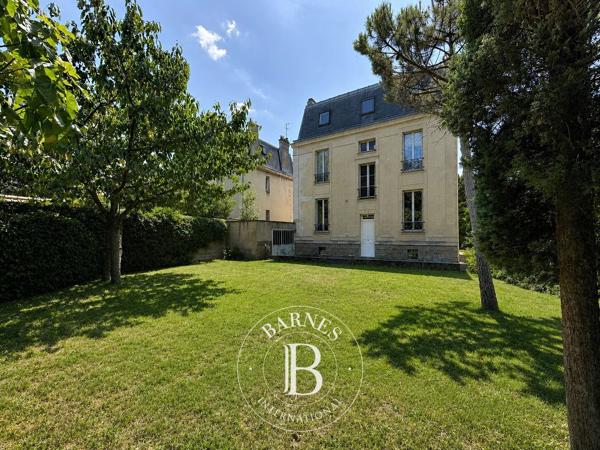 Fontenay-sous-Bois, Hôtel particulier 5 Chambres -  269 m² à vendre