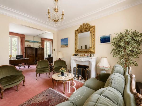 Fontenay-sous-Bois, Hôtel particulier 5 Chambres -  269 m² à vendre