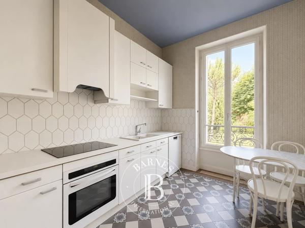 Fontenay-sous-Bois, Hôtel particulier 5 Chambres -  269 m² à vendre