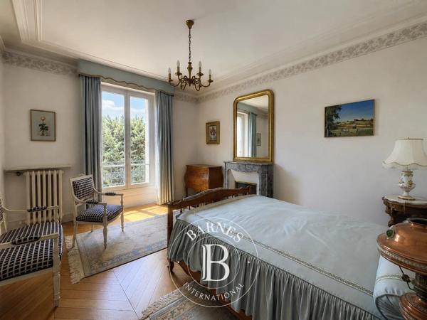 Fontenay-sous-Bois, Hôtel particulier 5 Chambres -  269 m² à vendre