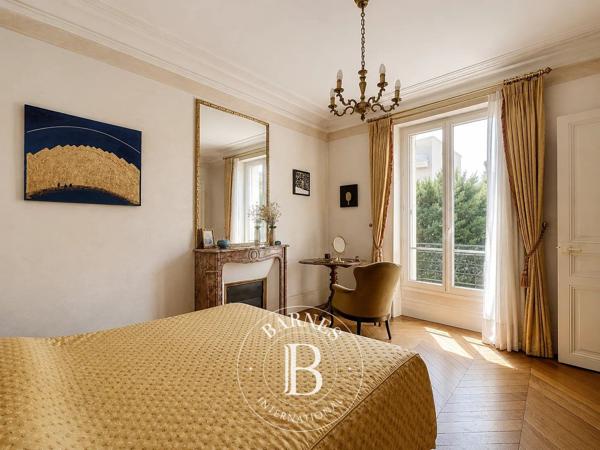 Fontenay-sous-Bois, Hôtel particulier 5 Chambres -  269 m² à vendre