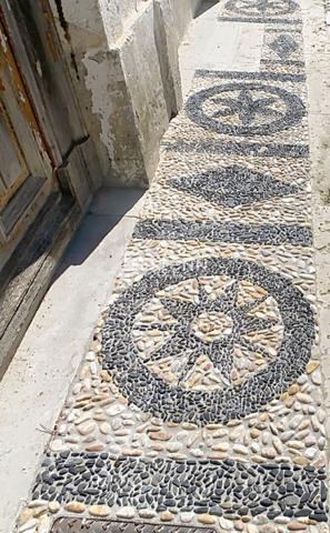 Immeuble en pierre à Xaintrailles sur 3 niveau de 303 m2, avec beau potentiel locatif.