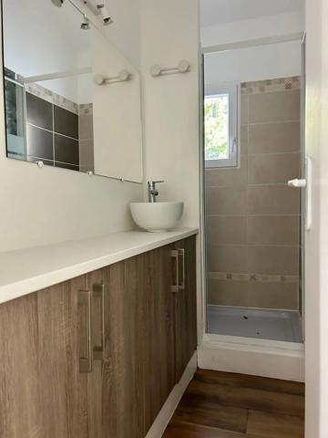 Louer une maison meublée de type 5 de plain-pied 100m2 à Talence proche fac et tram B et jardin
