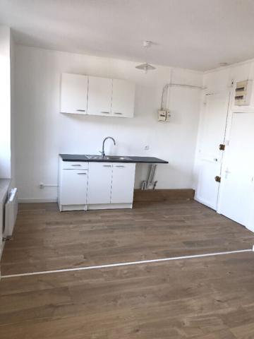 APPARTEMENT - STUDIO - 17m² - IVRY SUR SEINE
