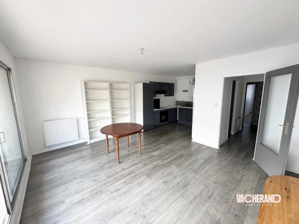 Appartement deux chambres avec balcon et parking