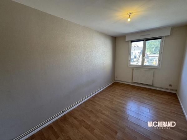 Appartement deux chambres avec balcon et parking