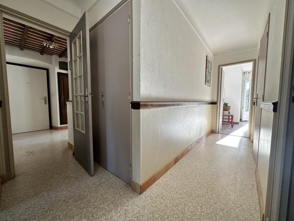 Villeneuve-Loubet (06270) VILLENEUVE LOUBET GRANGE RIMADE - VILLAGE A PIED DERNIER ETAGE VASTE APPARTEMENT DE CARACTERE DE 85 M²