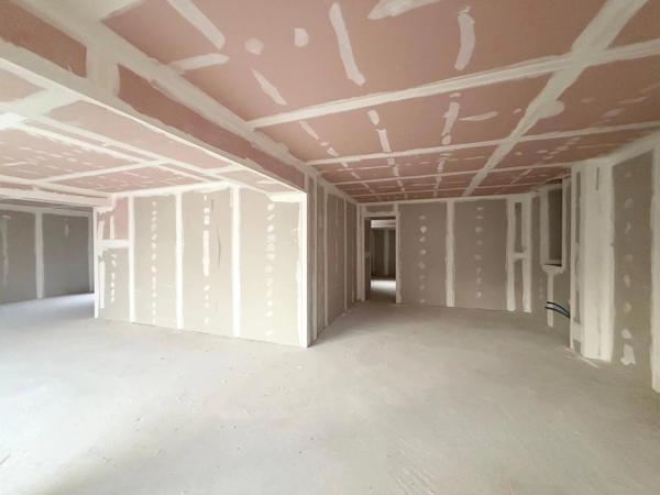 Location Local commercial 2 pièces 92 m2 à Le Châtelet-en-Brie