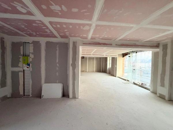 Location Local commercial 2 pièces 92 m2 à Le Châtelet-en-Brie