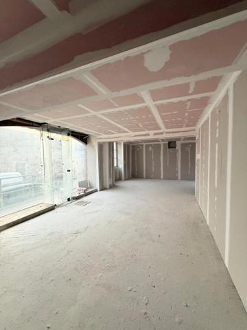 Location Local commercial 2 pièces 92 m2 à Le Châtelet-en-Brie