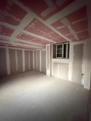 Location Local commercial 2 pièces 92 m2 à Le Châtelet-en-Brie