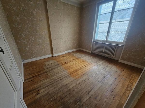 Exclusivité Guy Hoquet Miribel -Maison à fort potentiel au centre de Miribel