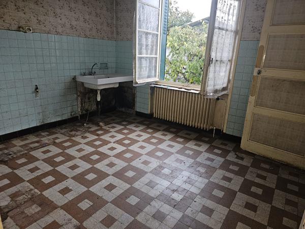 Exclusivité Guy Hoquet Miribel -Maison à fort potentiel au centre de Miribel