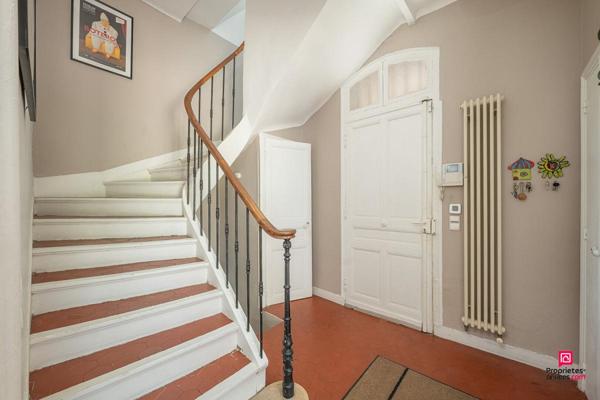 Maison Aubagne 6 pièce(s) 196 m2 Piscine & Jardin Méditerranéen