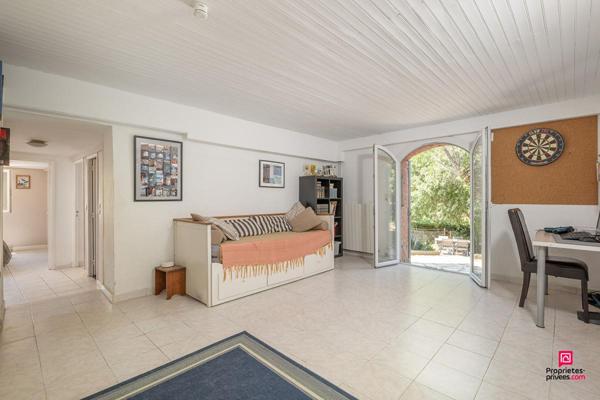 Maison Aubagne 6 pièce(s) 196 m2 Piscine & Jardin Méditerranéen