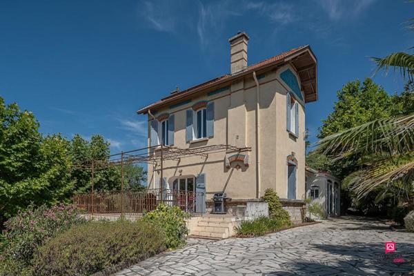 Maison Aubagne 6 pièce(s) 196 m2 Piscine & Jardin Méditerranéen