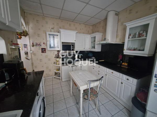 Studio avec annexes au dernier étage ? Faibles charges ? Marseille 13016