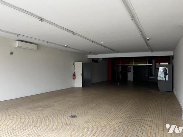 Local commercial et logement de type 4