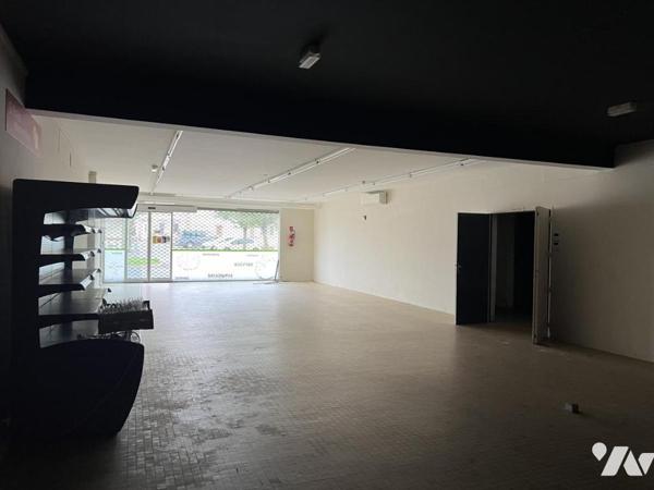 Local commercial et logement de type 4