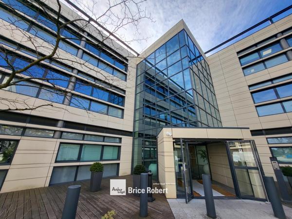 Bureaux à louer à Ecully lumineux avec accès rapide A6 et parking