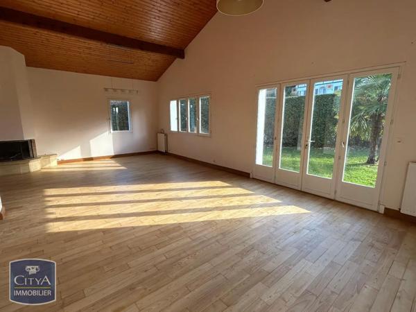 Maison à louer 6 pièces 154.9m²