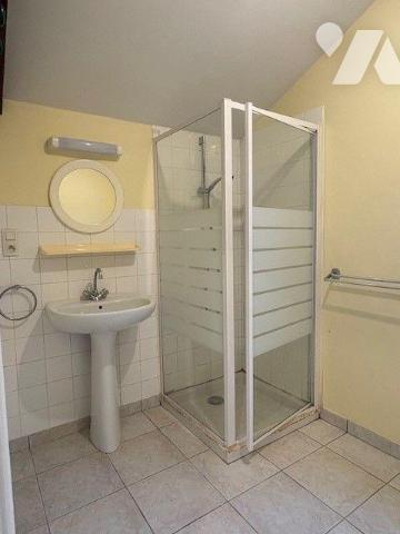 Idéal pour un premier achat.

A moins de 10 minutes de châteaubriant.
Dans un hameau,  à que...
