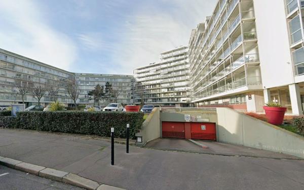 Stationnement à louer