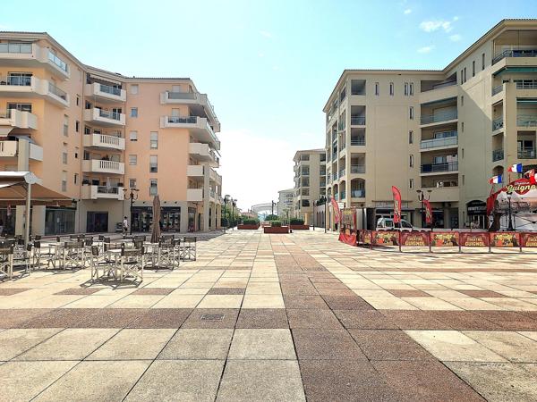 Appartement rénové au dernier étage avec aperçu mer