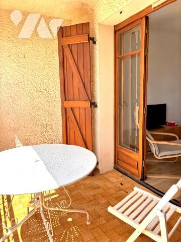APPARTEMENT T2 AVEC TERRASSE ET BALCON DANS RESIDENCE SECURISEE A SAINT-CYR-SUR-MER.