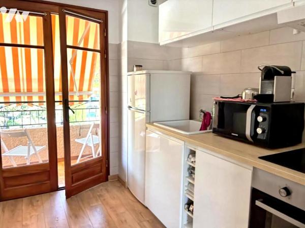 APPARTEMENT T2 AVEC TERRASSE ET BALCON DANS RESIDENCE SECURISEE A SAINT-CYR-SUR-MER.