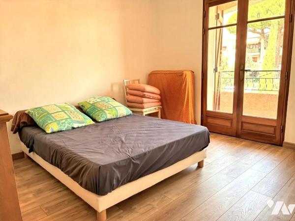 APPARTEMENT T2 AVEC TERRASSE ET BALCON DANS RESIDENCE SECURISEE A SAINT-CYR-SUR-MER.
