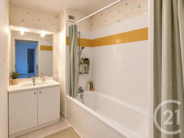Appartement T2 à vendre  2 pièces - 47,85 m 2   VILLENEUVE SUR YONNE  - 89