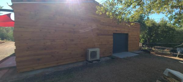 Exclusivité Maison à Ossature Bois D'environ 86 m2( possibilité d'agrandissement de 50m2 ,pièce attenante a la maison ) , 3 pièces à LE CANNET DES MAURES (83340)