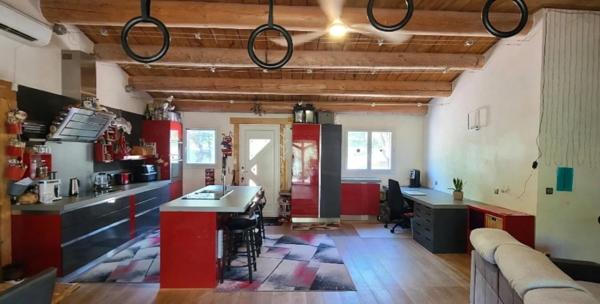 Exclusivité Maison à Ossature Bois D'environ 86 m2( possibilité d'agrandissement de 50m2 ,pièce attenante a la maison ) , 3 pièces à LE CANNET DES MAURES (83340)