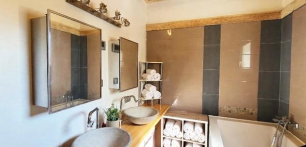 Exclusivité Maison à Ossature Bois D'environ 86 m2( possibilité d'agrandissement de 50m2 ,pièce attenante a la maison ) , 3 pièces à LE CANNET DES MAURES (83340)