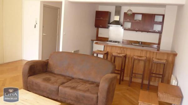 Appartement à louer 2 pièces 57.4m²