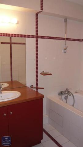 Appartement à louer 2 pièces 57.4m²