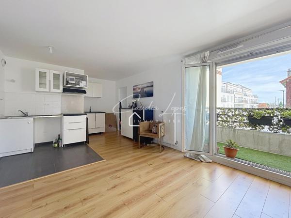 Appartement 4 pièces + 2 parkings résidence récente