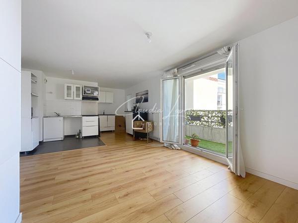 Appartement 4 pièces + 2 parkings résidence récente
