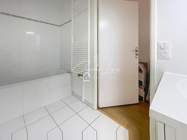 Appartement 4 pièces + 2 parkings résidence récente