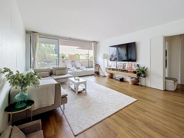Appartement familial de 88 m²  avec sa vue exceptionnelle en plein coeur du parc des Coudrays