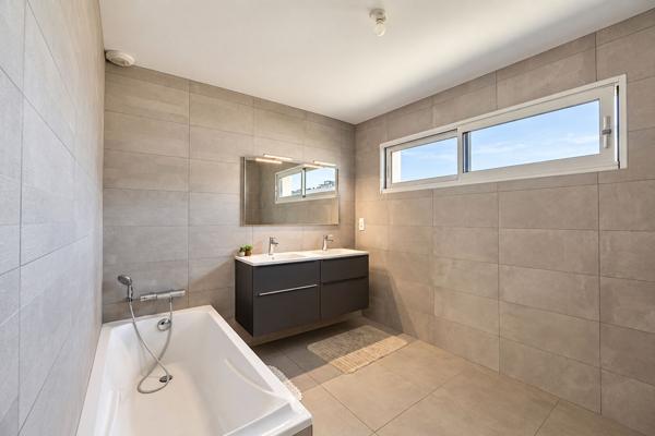 A Vendre Maison Melesse 7 pièces, 210m² habitables, 5 chambres dont une suite parentale au rez-de-chaussée, terrain 539m²