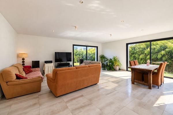 A Vendre Maison Melesse 7 pièces, 210m² habitables, 5 chambres dont une suite parentale au rez-de-chaussée, terrain 539m²