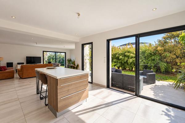 A Vendre Maison Melesse 7 pièces, 210m² habitables, 5 chambres dont une suite parentale au rez-de-chaussée, terrain 539m²